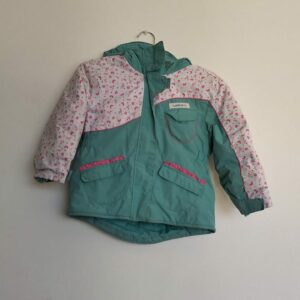 CAZADORA VERDE CON FLORES